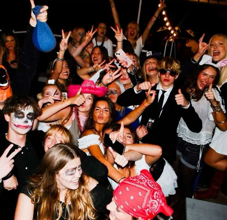 SCREAM — official promotional crowd photograph